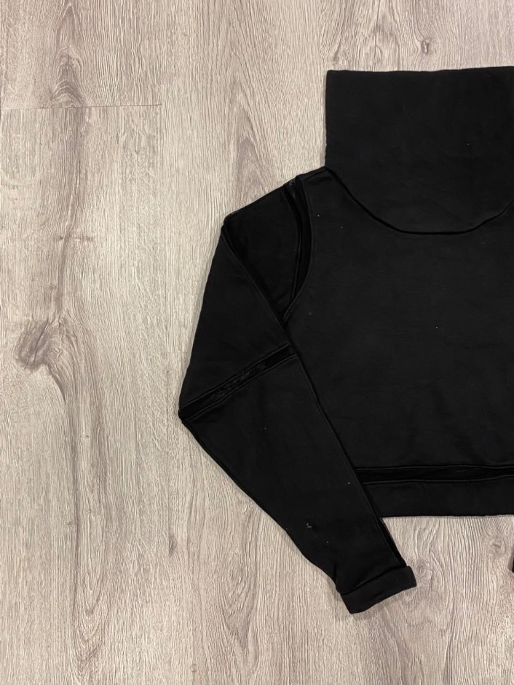 Alo Yoga Black Mesh Panel Cowl Neck Crop Sweatshirt XS - Picture 4 of 7